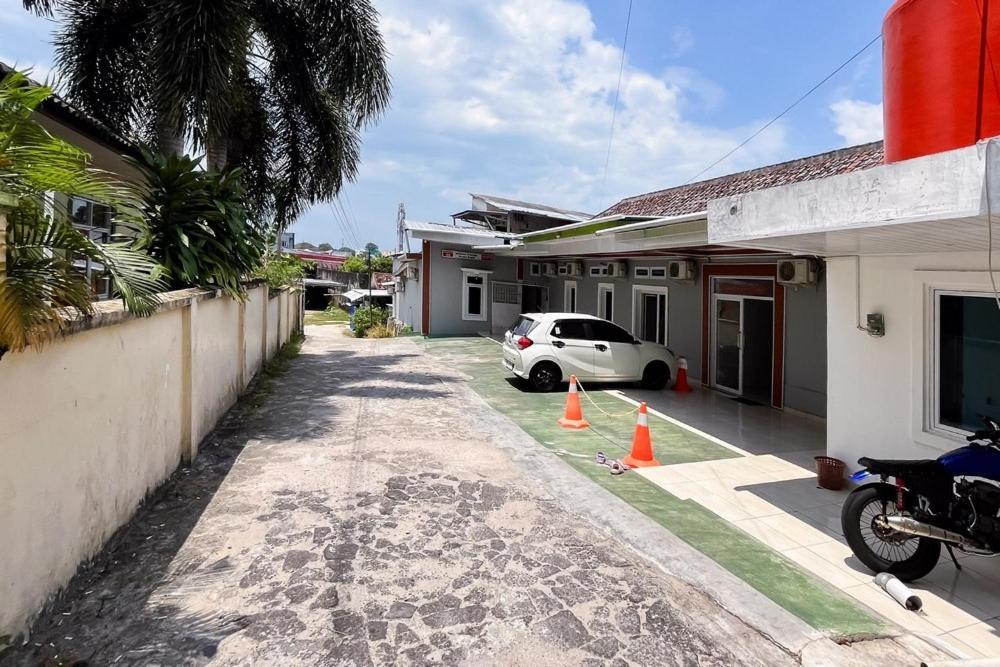 Kostel 99 Pangkal Pinang Redpartner Hotel Luaran gambar
