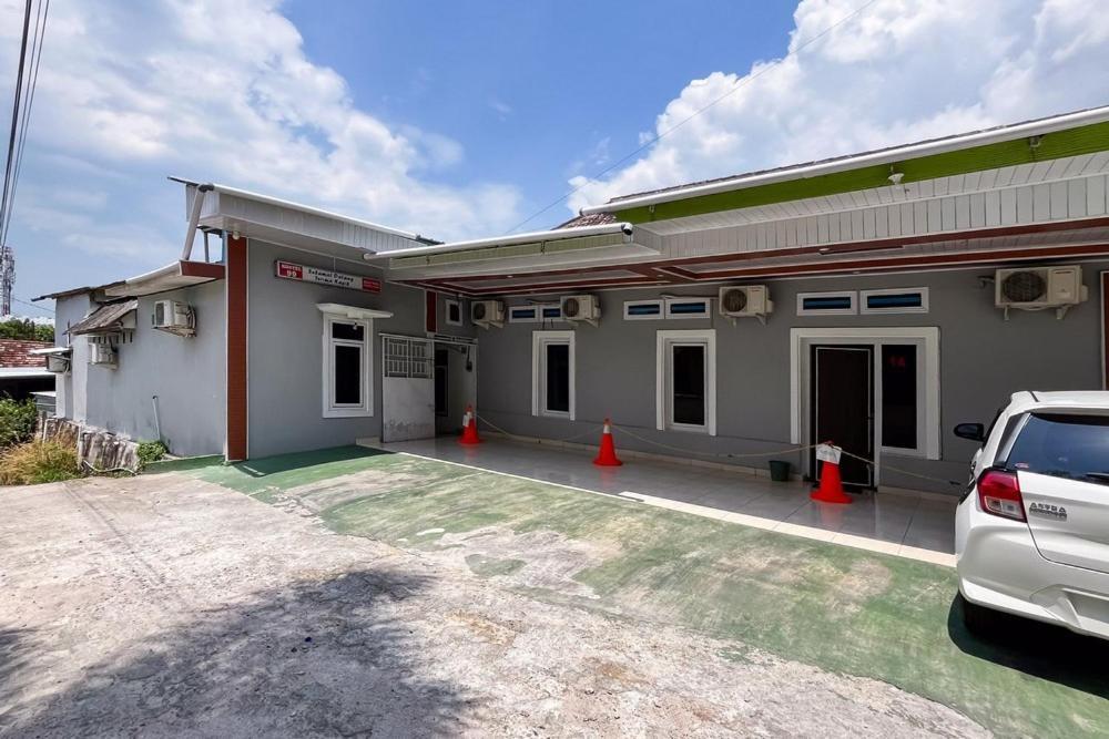 Kostel 99 Pangkal Pinang Redpartner Hotel Luaran gambar